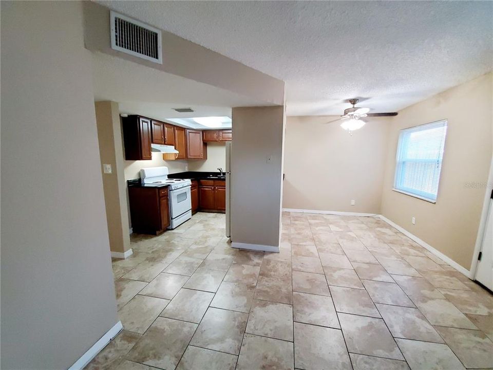 For Rent: $1,850 (3 beds, 1 baths, 1000 Square Feet)
