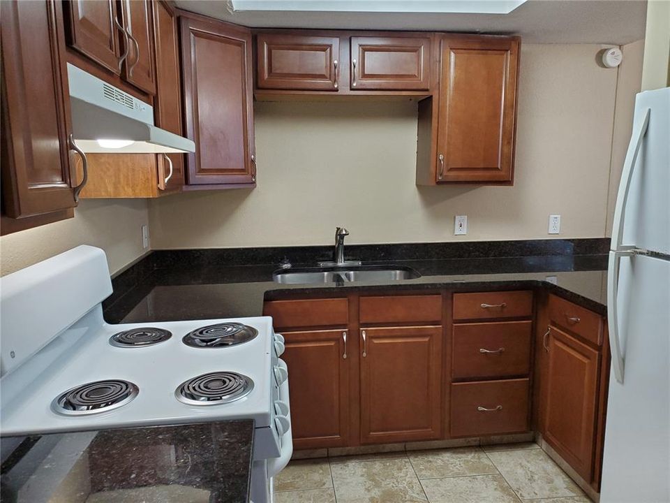 For Rent: $1,850 (3 beds, 1 baths, 1000 Square Feet)