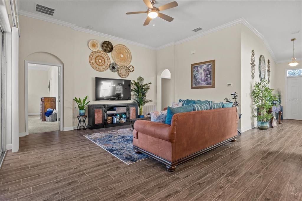 For Sale: $329,000 (2 beds, 2 baths, 1797 Square Feet)