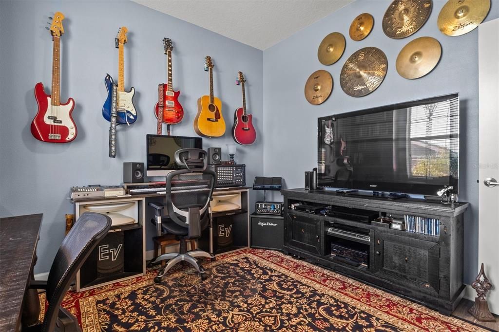 For Sale: $329,000 (2 beds, 2 baths, 1797 Square Feet)