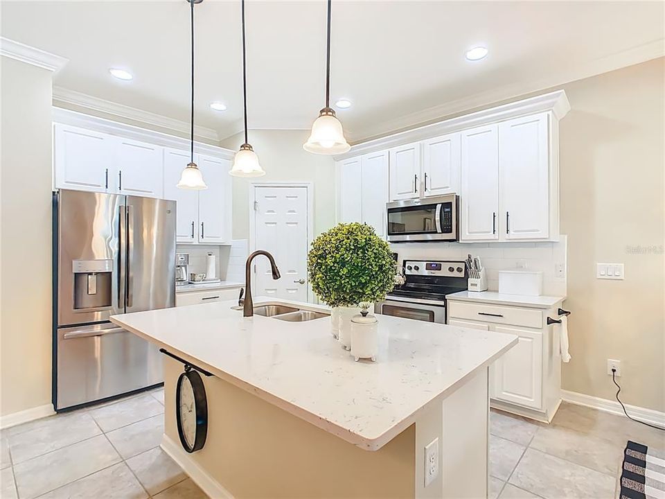 For Sale: $355,000 (3 beds, 2 baths, 1474 Square Feet)