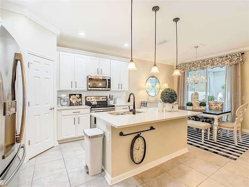 For Sale: $355,000 (3 beds, 2 baths, 1474 Square Feet)