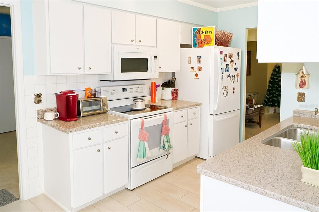 На продажу: $499,900 (5 спален, 2 ванн, 2425 Квадратных фут)