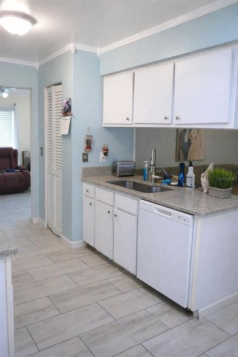 На продажу: $499,900 (5 спален, 2 ванн, 2425 Квадратных фут)