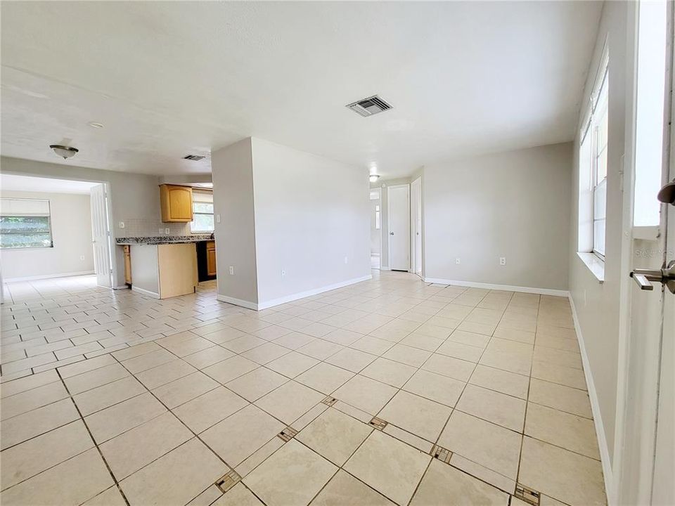 For Rent: $1,550 (3 beds, 1 baths, 1056 Square Feet)