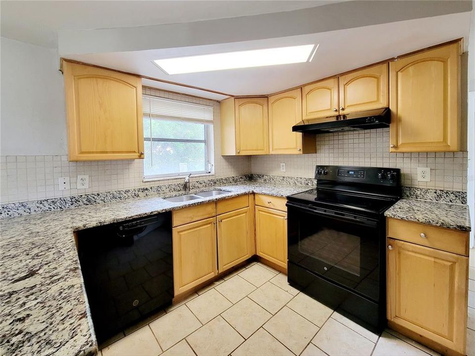 For Rent: $1,550 (3 beds, 1 baths, 1056 Square Feet)