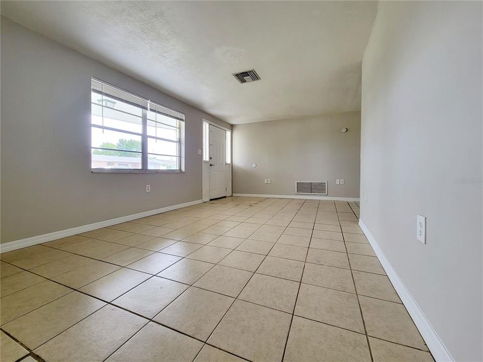 For Rent: $1,550 (3 beds, 1 baths, 1056 Square Feet)