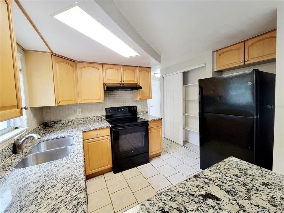 For Rent: $1,550 (3 beds, 1 baths, 1056 Square Feet)
