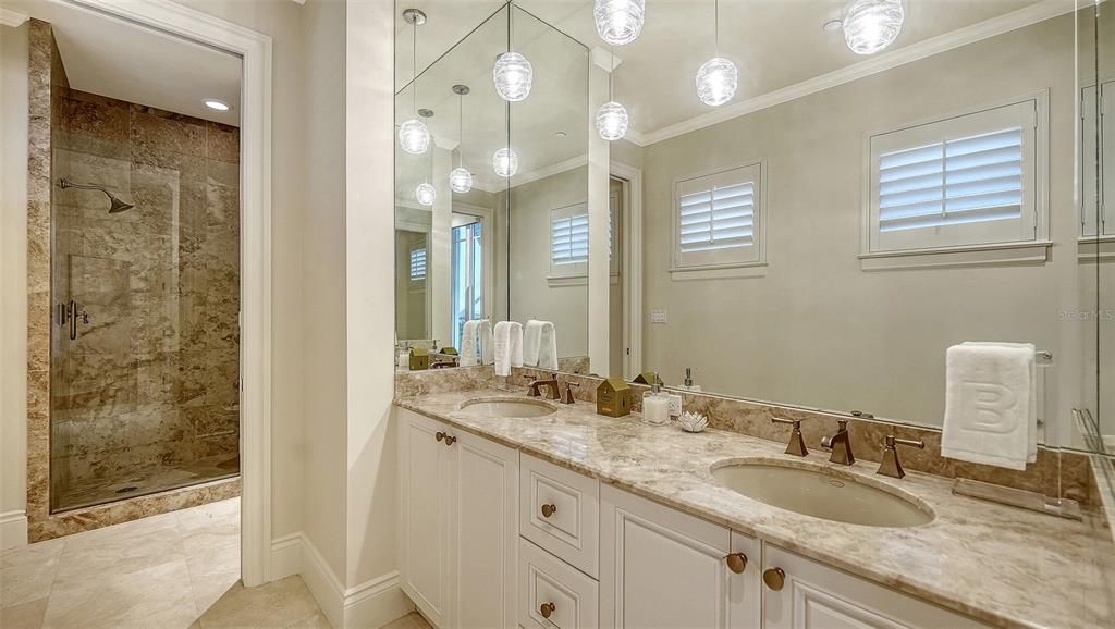 En Venta: $5,800,000 (3 camas, 4 baños, 3654 Pies cuadrados)