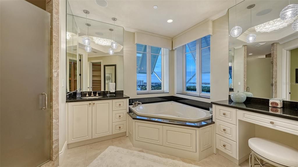 En Venta: $5,800,000 (3 camas, 4 baños, 3654 Pies cuadrados)