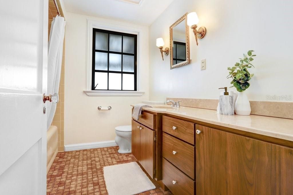 待售: $825,000 (3 贝兹, 2 浴室, 2312 平方英尺)