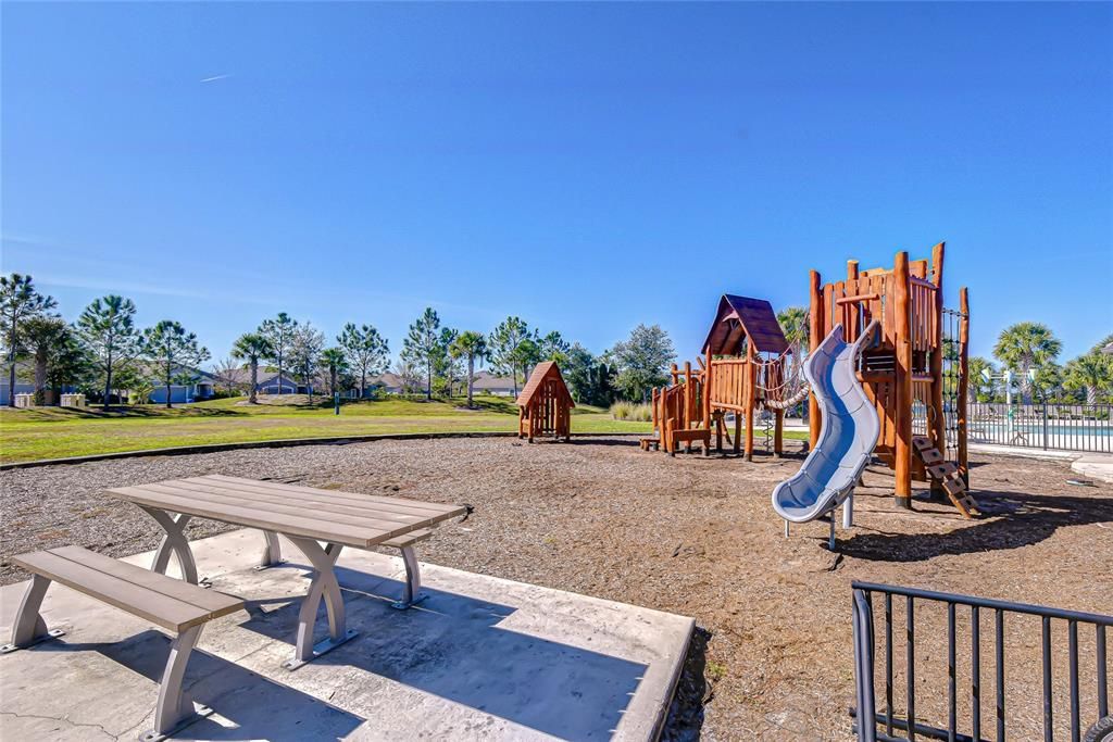 For Sale: $699,000 (4 beds, 2 baths, 2934 Square Feet)