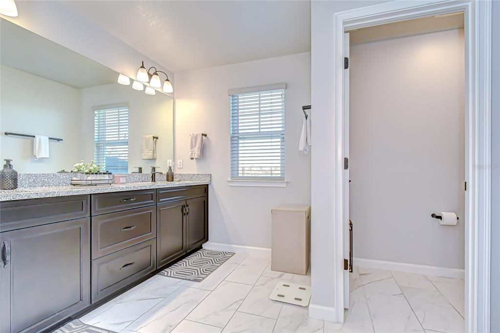 For Sale: $699,000 (4 beds, 2 baths, 2934 Square Feet)