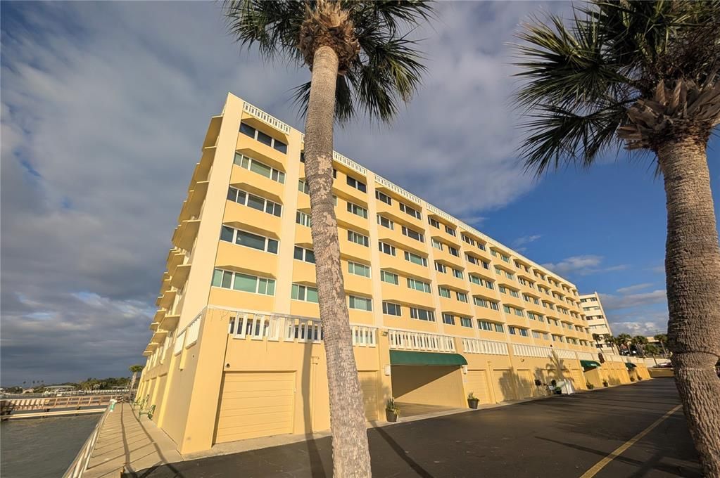 En Venta: $575,000 (2 camas, 2 baños, 1440 Pies cuadrados)