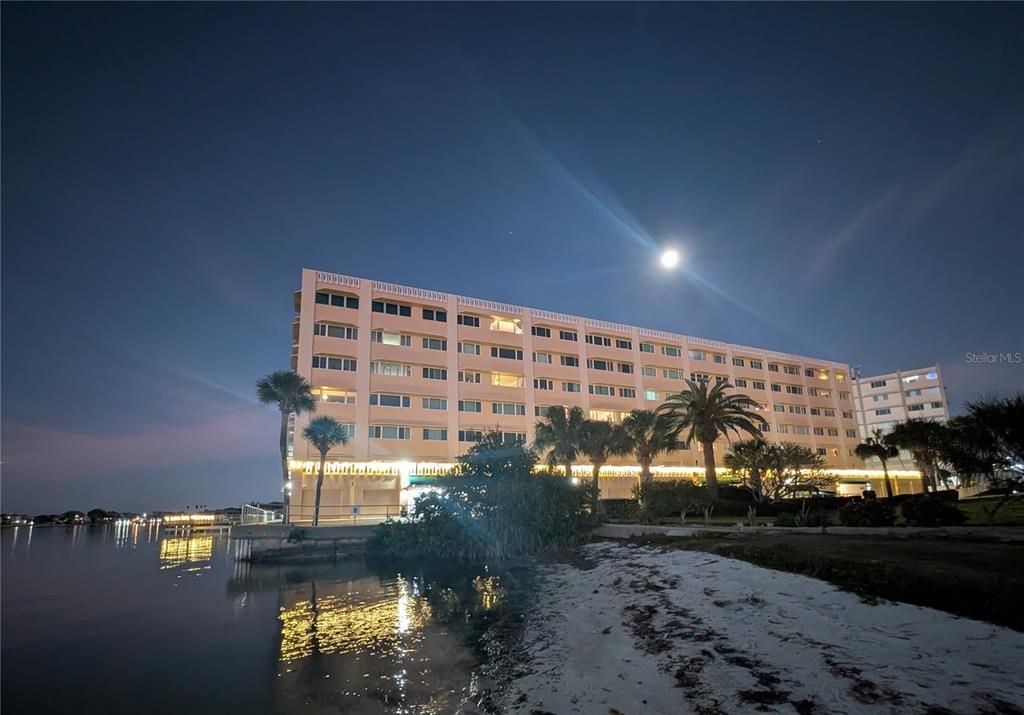 En Venta: $575,000 (2 camas, 2 baños, 1440 Pies cuadrados)