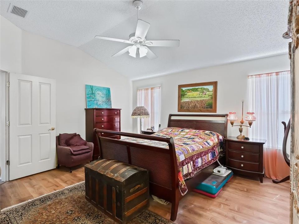 待售: $359,000 (3 贝兹, 2 浴室, 1993 平方英尺)