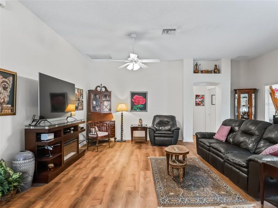 待售: $359,000 (3 贝兹, 2 浴室, 1993 平方英尺)