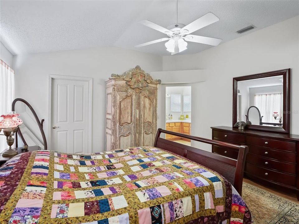 待售: $359,000 (3 贝兹, 2 浴室, 1993 平方英尺)