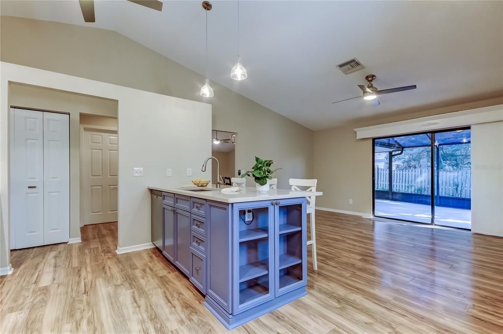 На продажу: $575,000 (3 спален, 2 ванн, 1680 Квадратных фут)