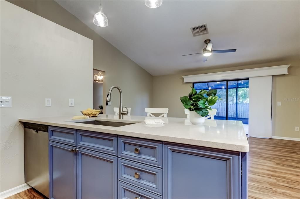 На продажу: $575,000 (3 спален, 2 ванн, 1680 Квадратных фут)