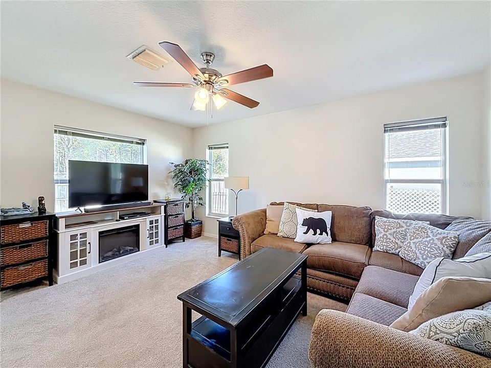 待售: $349,990 (3 贝兹, 2 浴室, 1874 平方英尺)