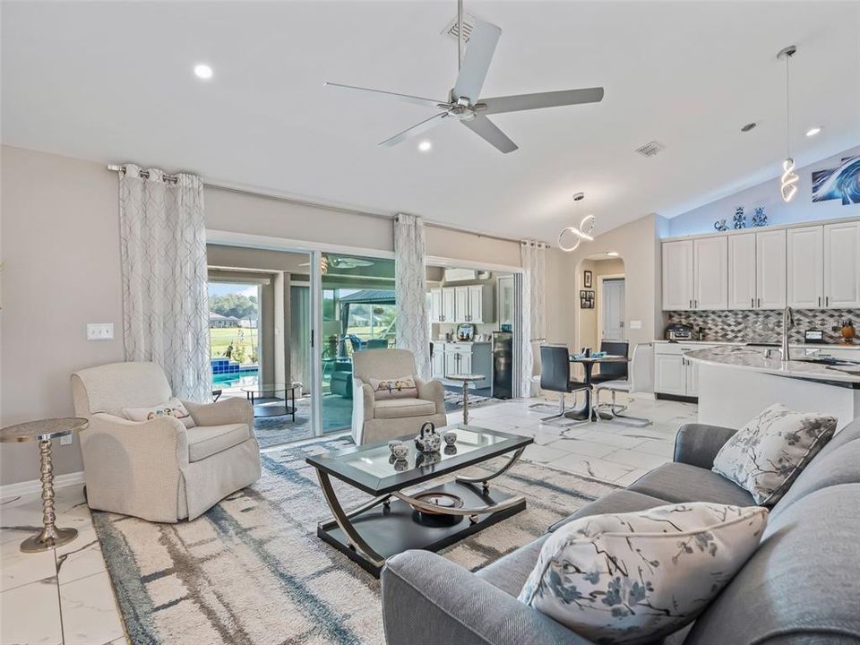 На продажу: $550,000 (3 спален, 3 ванн, 2071 Квадратных фут)