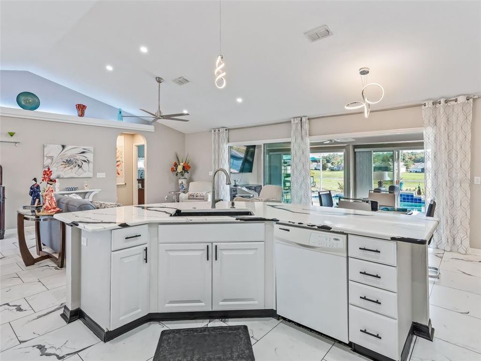 На продажу: $550,000 (3 спален, 3 ванн, 2071 Квадратных фут)