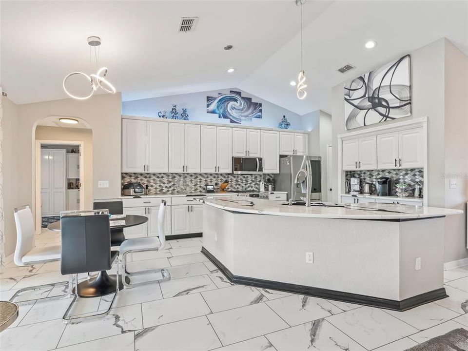 На продажу: $550,000 (3 спален, 3 ванн, 2071 Квадратных фут)