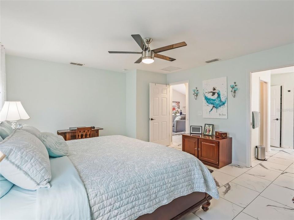 На продажу: $550,000 (3 спален, 3 ванн, 2071 Квадратных фут)