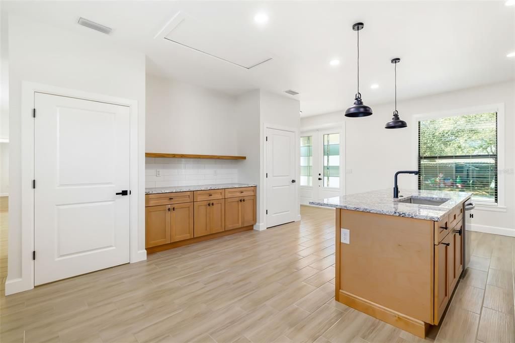 出租: $3,500 (4 贝兹, 4 浴室, 1865 平方英尺)