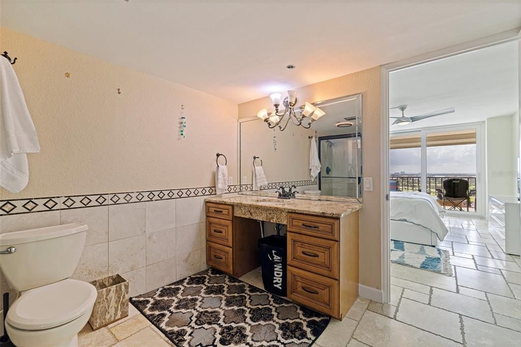 待售: $599,000 (2 贝兹, 2 浴室, 1240 平方英尺)