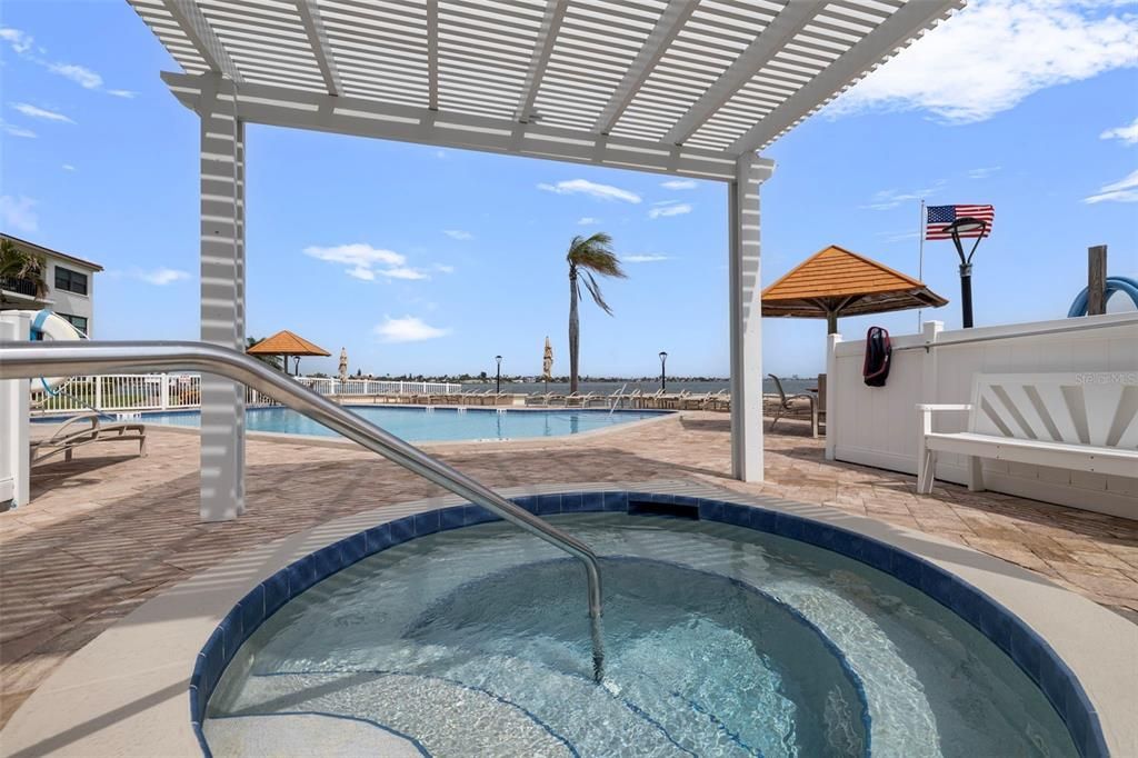 待售: $599,000 (2 贝兹, 2 浴室, 1240 平方英尺)