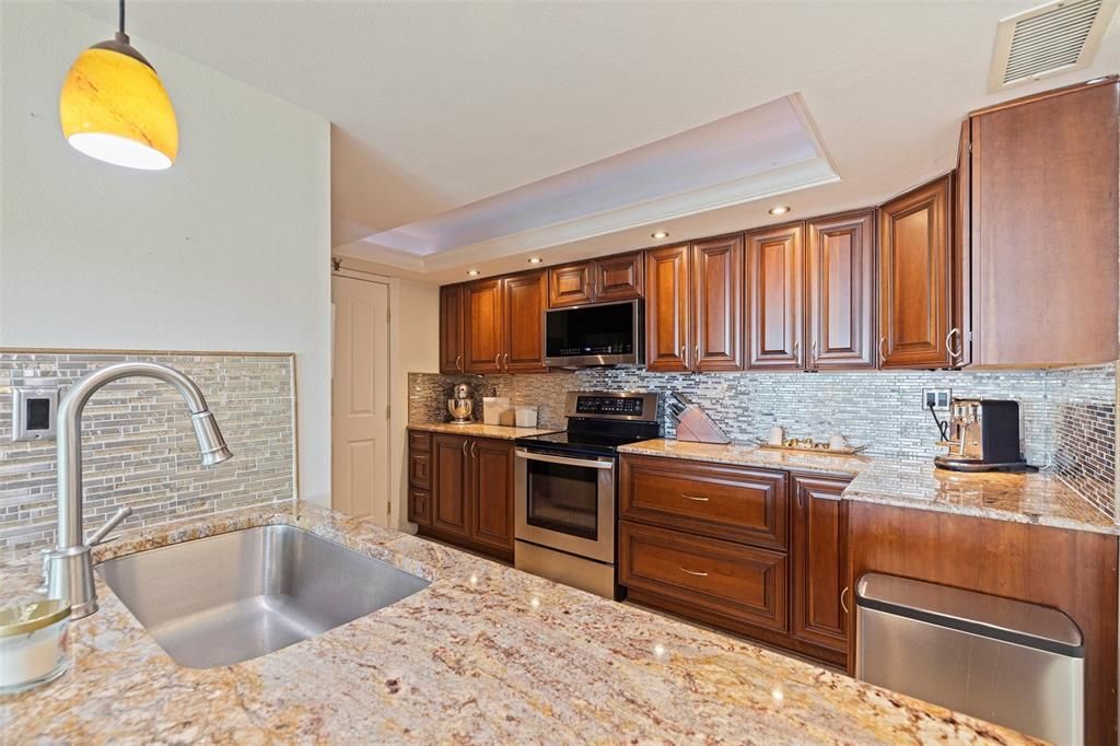 待售: $599,000 (2 贝兹, 2 浴室, 1240 平方英尺)