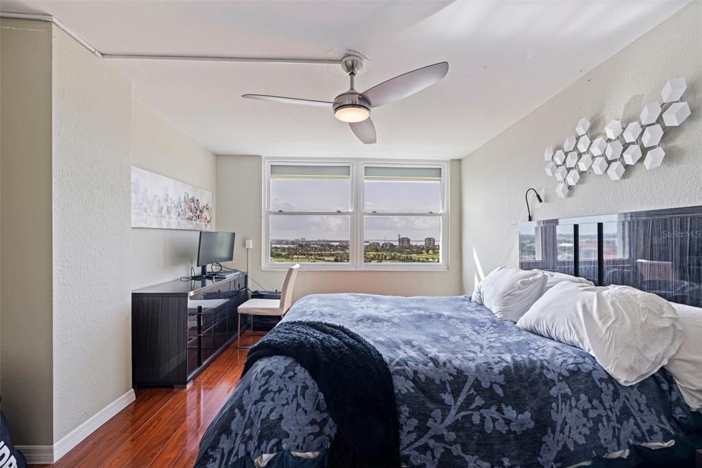 待售: $599,000 (2 贝兹, 2 浴室, 1240 平方英尺)