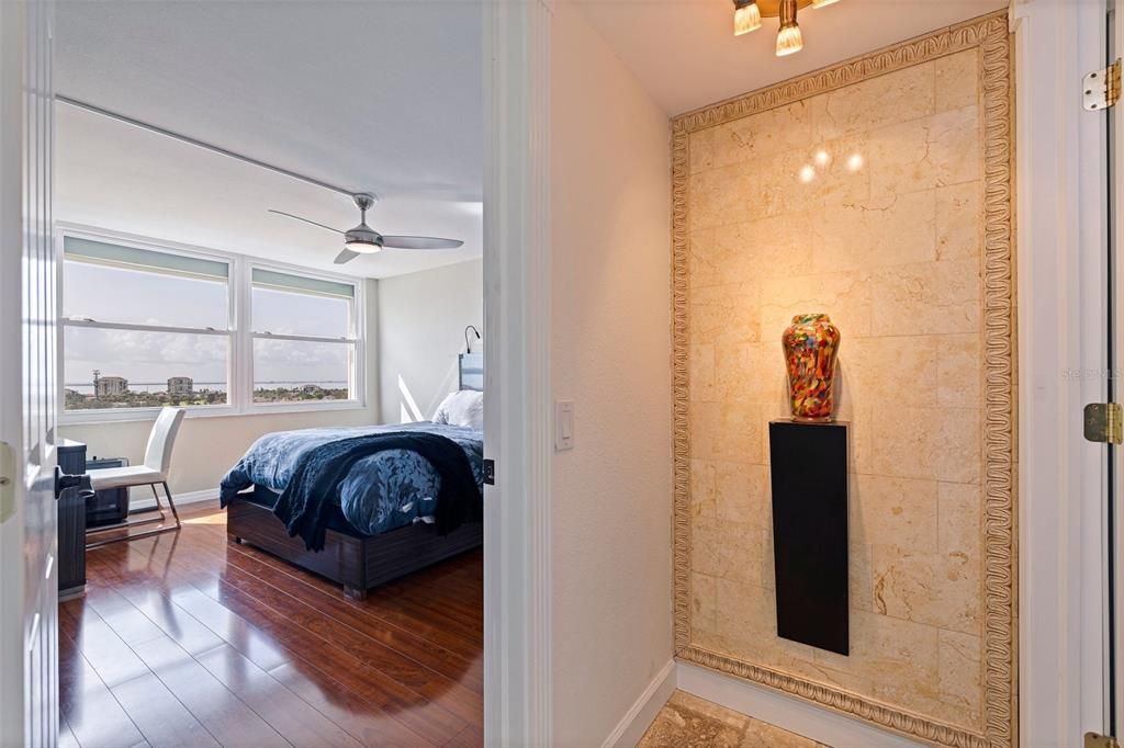 待售: $599,000 (2 贝兹, 2 浴室, 1240 平方英尺)