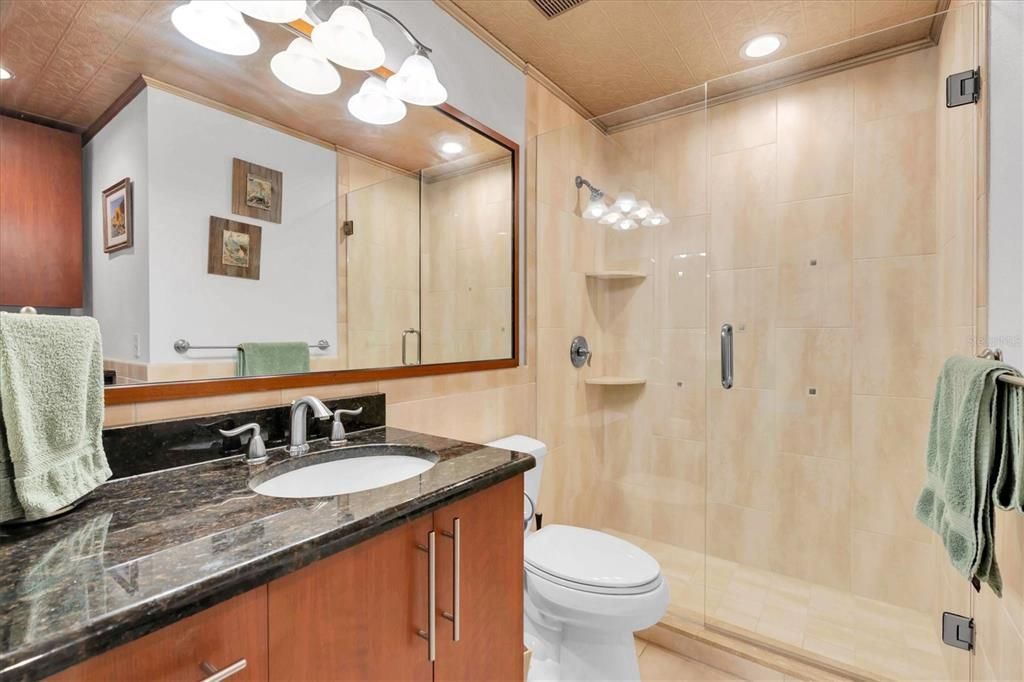 待售: $375,000 (2 贝兹, 2 浴室, 1015 平方英尺)