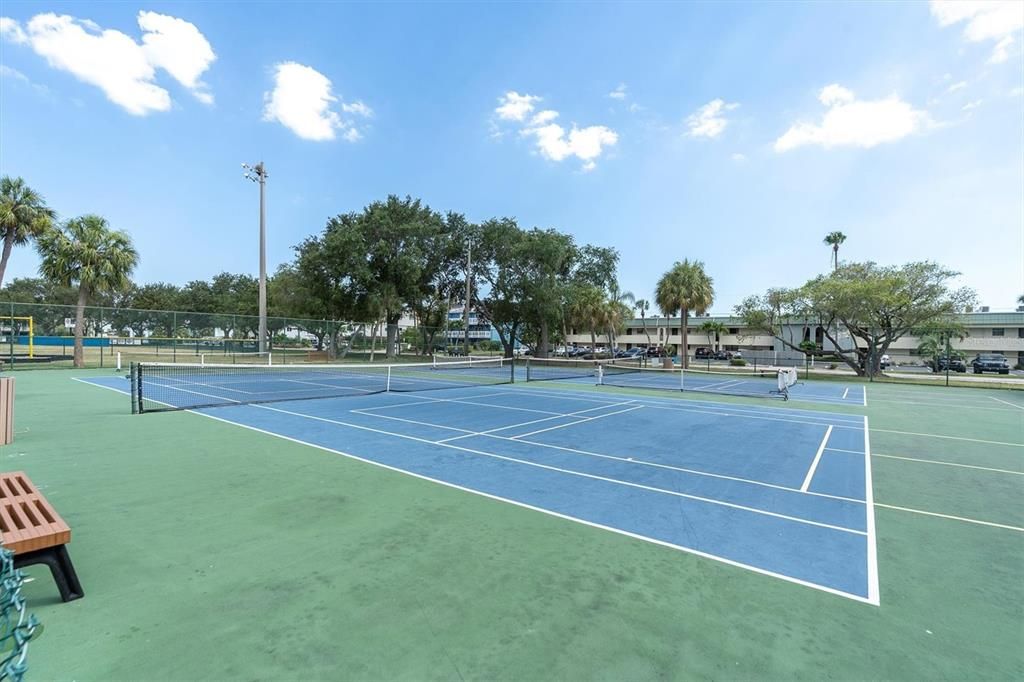 待售: $375,000 (2 贝兹, 2 浴室, 1015 平方英尺)