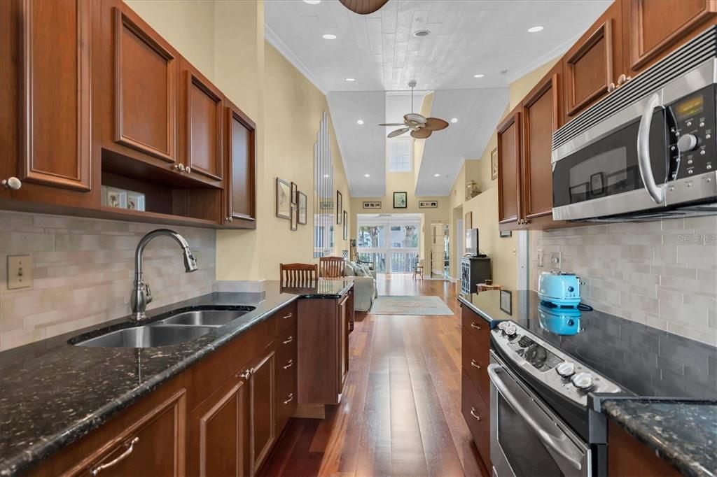 待售: $375,000 (2 贝兹, 2 浴室, 1015 平方英尺)