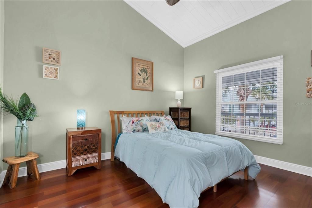 待售: $375,000 (2 贝兹, 2 浴室, 1015 平方英尺)