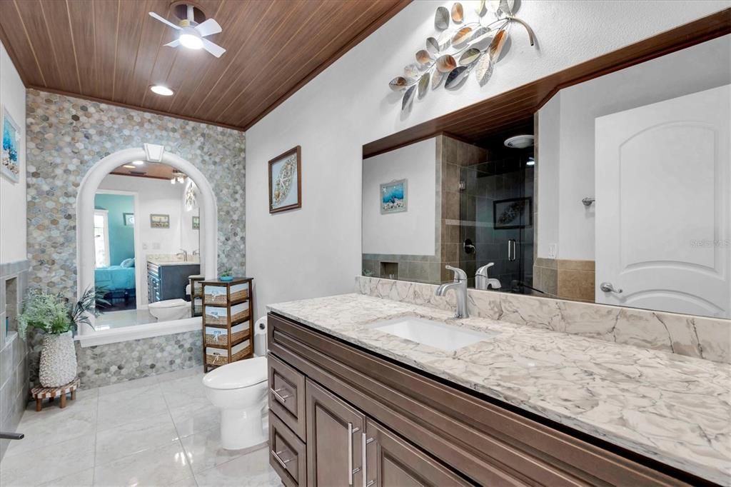 待售: $375,000 (2 贝兹, 2 浴室, 1015 平方英尺)