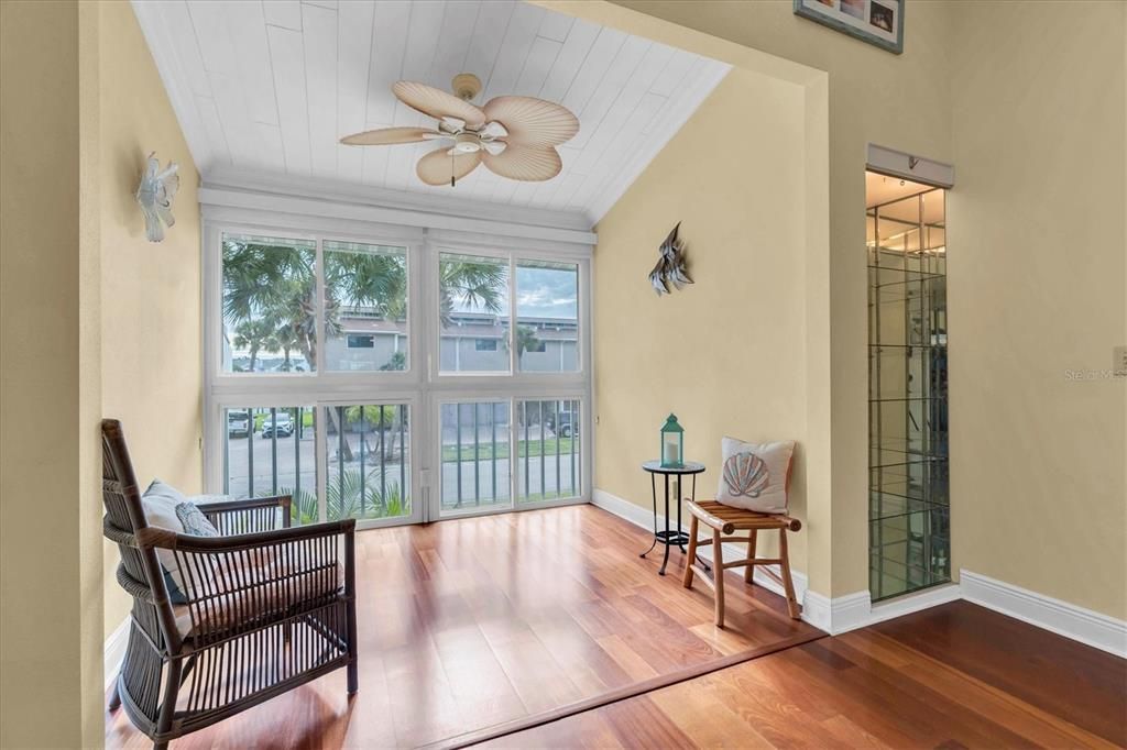 待售: $375,000 (2 贝兹, 2 浴室, 1015 平方英尺)