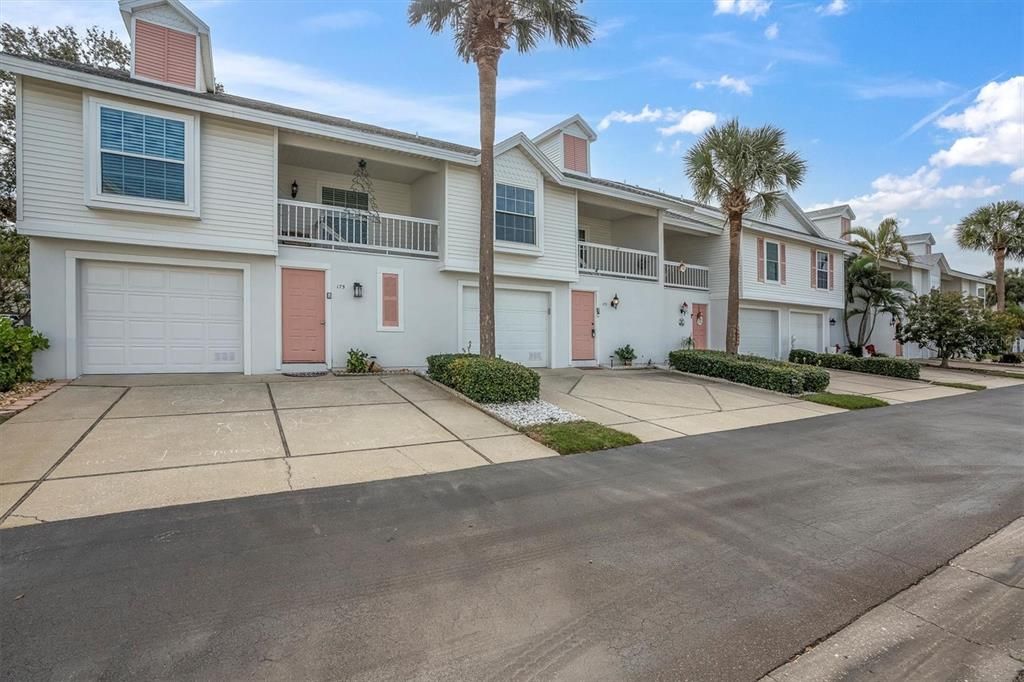 待售: $375,000 (2 贝兹, 2 浴室, 1015 平方英尺)