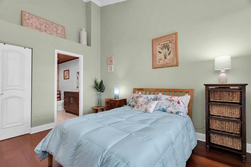 待售: $375,000 (2 贝兹, 2 浴室, 1015 平方英尺)