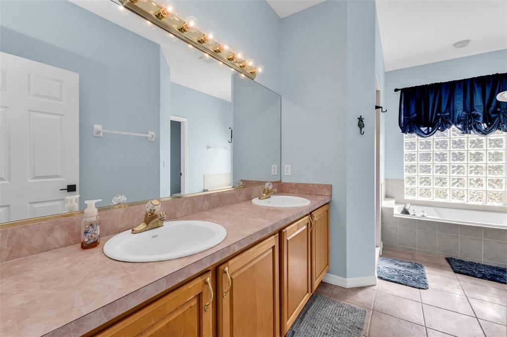 En Venta: $339,000 (3 camas, 2 baños, 1551 Pies cuadrados)