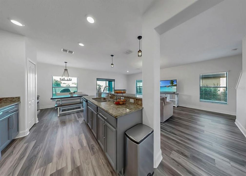For Sale: $359,000 (4 beds, 2 baths, 1786 Square Feet)