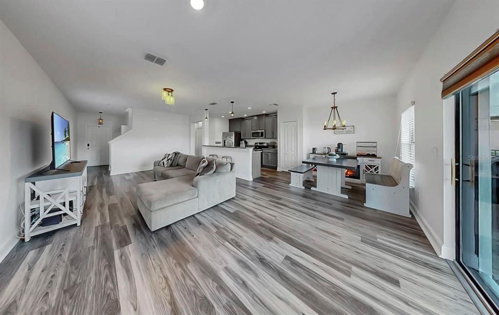 For Sale: $359,000 (4 beds, 2 baths, 1786 Square Feet)