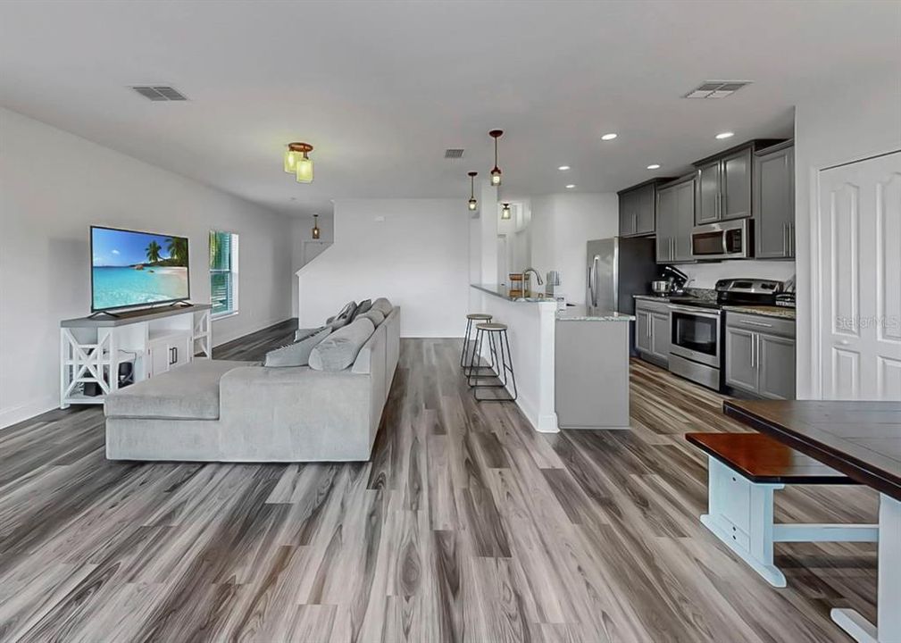 For Sale: $359,000 (4 beds, 2 baths, 1786 Square Feet)