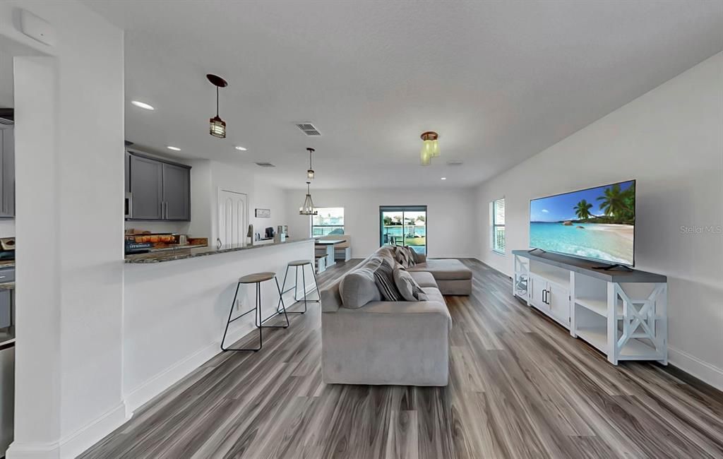 For Sale: $359,000 (4 beds, 2 baths, 1786 Square Feet)