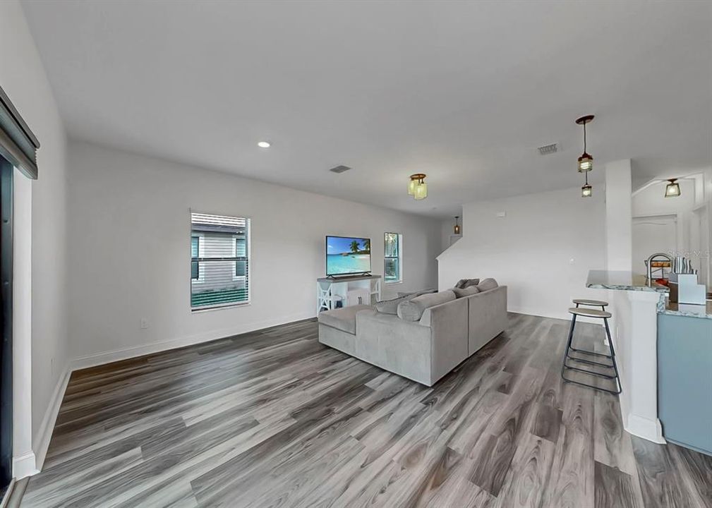 For Sale: $359,000 (4 beds, 2 baths, 1786 Square Feet)