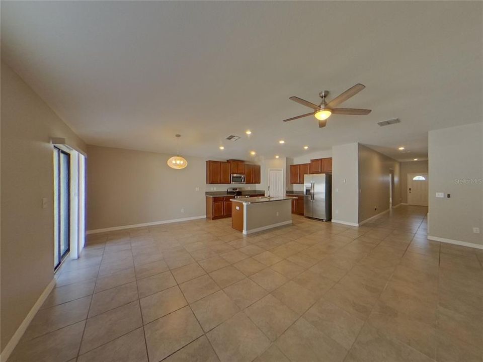 For Rent: $2,129 (4 beds, 2 baths, 1918 Square Feet)